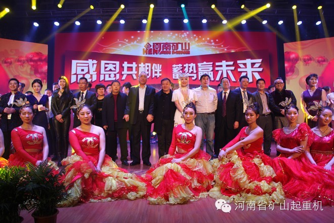 各位領(lǐng)導(dǎo)、嘉賓及公司領(lǐng)導(dǎo)與演員合影留念.jpg
